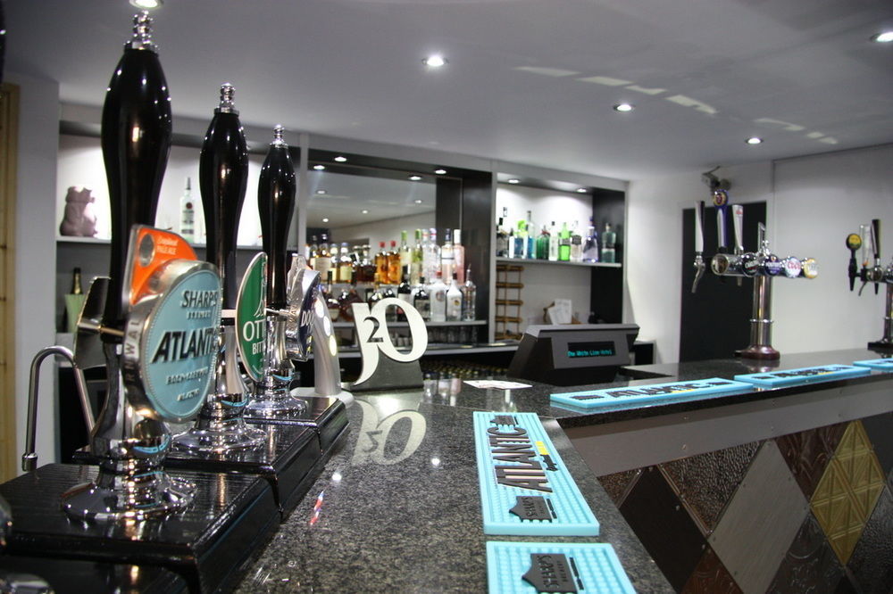 White Lion Hotel Pont Yates Esterno foto