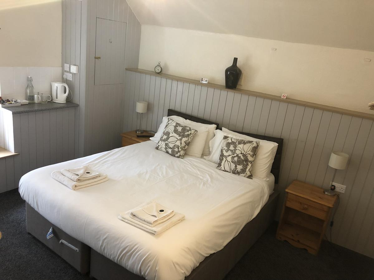 White Lion Hotel Pont Yates Esterno foto