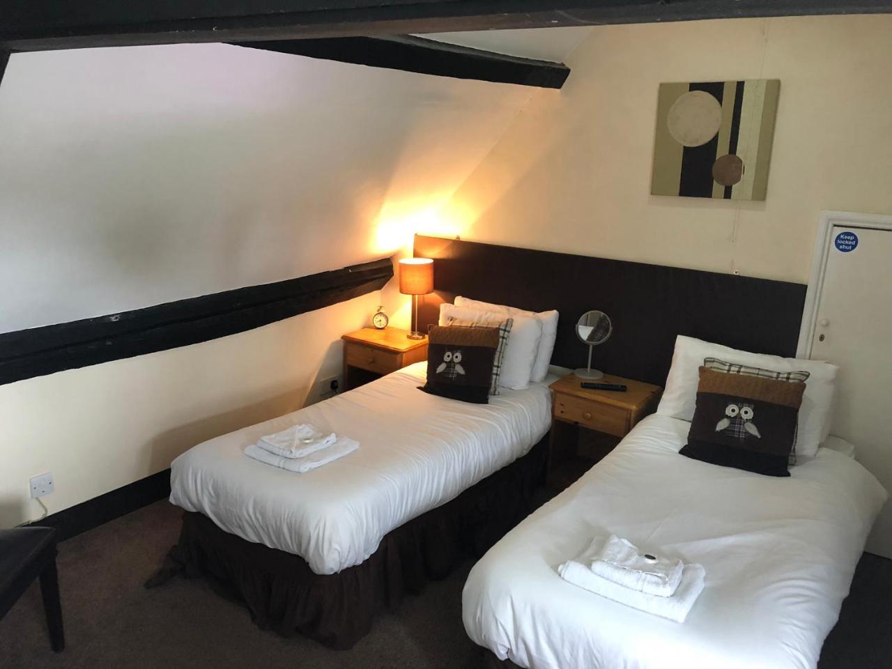 White Lion Hotel Pont Yates Esterno foto
